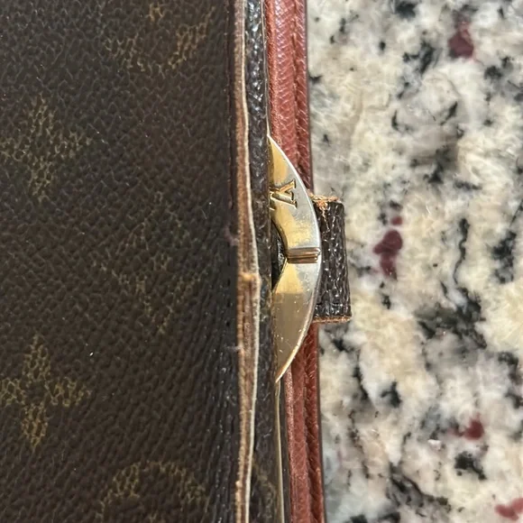 LV Monogram Kisslock Wallet - Picture 12 of 16